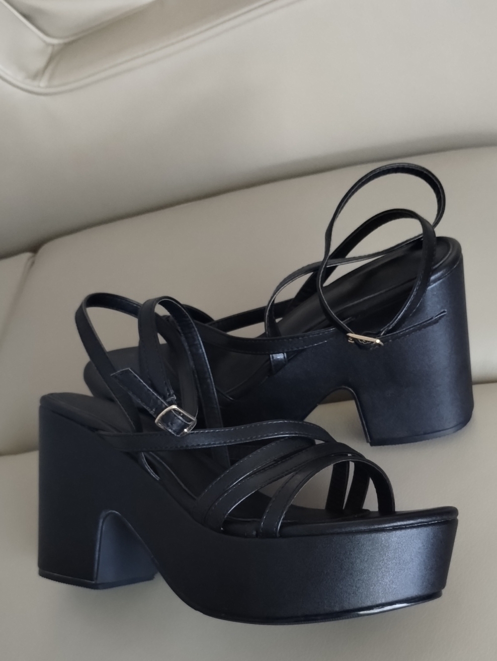 Cuccoo Black Women's Strappy Platform Sandals